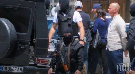 свобода пуснаха абитуриента калашника снимка