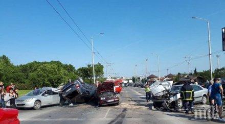 ЕКСКЛУЗИВНО! Стана ясна причината за зверското меле с осем коли във Варна