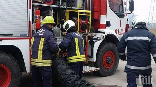 Пожар избухна във варненски цех за разредители, има пострадали