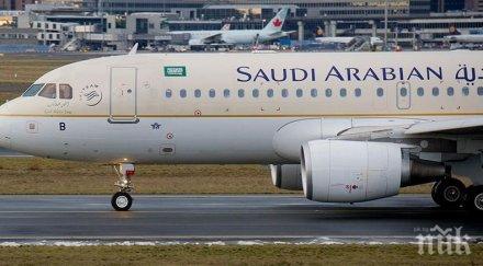 пътнически самолет приземи аварийно саудитска арабия заради проблем колесник видео