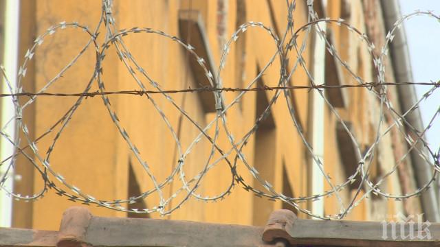 Арестантите в килията двойно повече от осъдените
