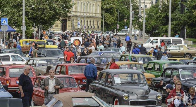 Над 200 коли и мотори участваха в традиционния ретро парад за Спасовден