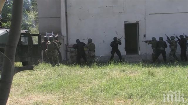 Спецчастите ни тренираха с македонските си колеги как да заловят терорист