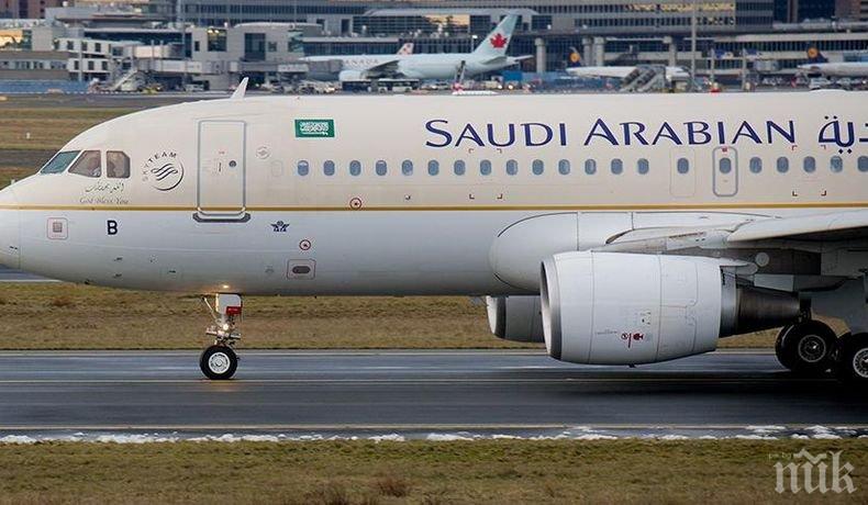 Пътнически самолет се приземи аварийно в Саудитска Арабия заради проблем с колесник (ВИДЕО)