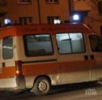 ПО ТЪМНА ДОБА! Мъж прегази съседа си, счупи му крака