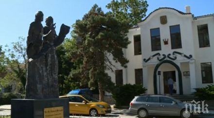 триметров паметник кирил методий извисява балчик