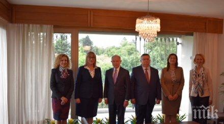 главният прокурор сотир цацаров министърът правосъдието цецка цачева срещнаха американския колега джефeрсън сешънс снимки