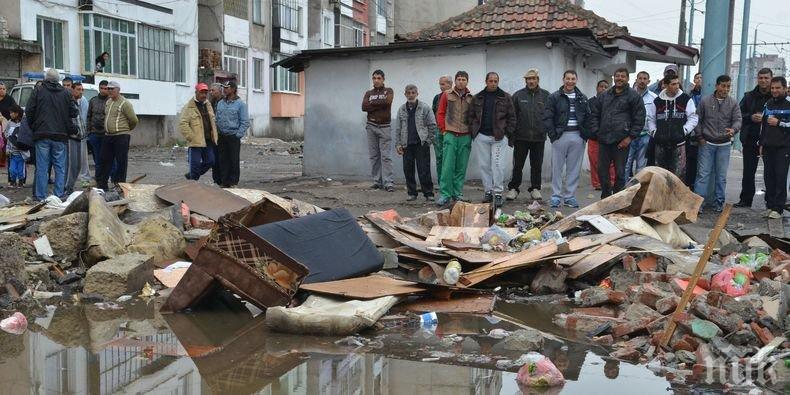 Събарят къщи и павилиони в Столипиново
