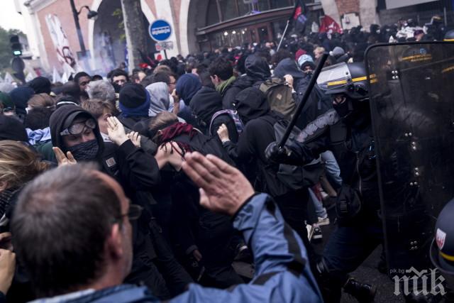 БЕЗРЕДИЦИ В ПАРИЖ! 17 арестувани при сблъсъци между протестиращи и полицията