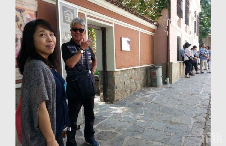 Под тепетата: Старият град се моли за китайски туристи, европейските се правили на социално слаби - 5 лв. вход им се виждал скъп