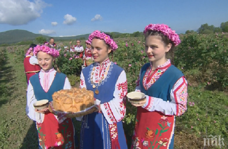 Въпреки протестите: Фестивал на розата в Казанлъшко