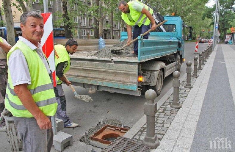 Няма край! В Пловдив разкопаха новия асфалт по Руски (СНИМКИ)
