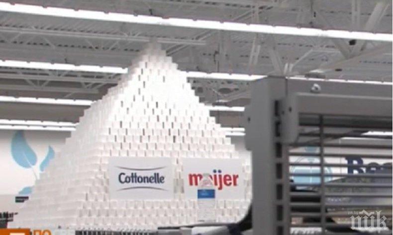 Необичайна идея! В САЩ опитаха да подобрят рекорд на Гинес за най-висока пирамида от тоалетна хартия