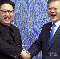 На четири очи! Лидерите на Южна Корея и КНДР се срещнаха в демилитаризираната зона между двете страни