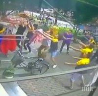 Куриоз! Куриери спасиха момче, което падна от шестия етаж в Китай