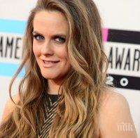 Холивудската актриса Алиша Силвърстоун се развежда след 13-годишен брак