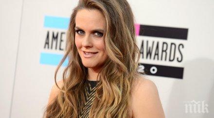 холивудската актриса алиша силвърстоун развежда годишен брак