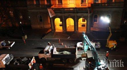 смелчак годишен артист заровен жив тасманийска улица