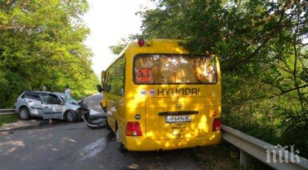 годишна шофьорка забила колата училищния автобус