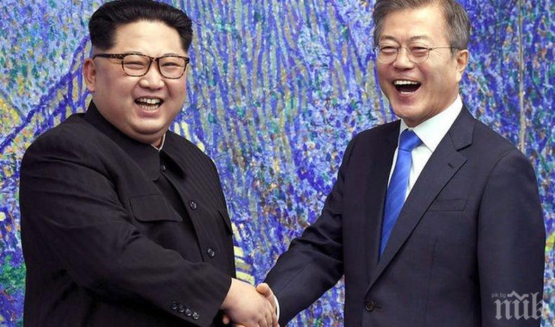 На четири очи! Лидерите на Южна Корея и КНДР се срещнаха в демилитаризираната зона между двете страни