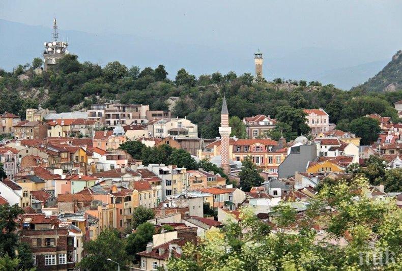 Мазилка от сграда в центъра на Пловдив едва не уби жена (СНИМКА)