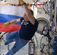 ПРЕДИ СВЕТОВНОТО! Руски космонавти играха футбол на МКС (ВИДЕО)