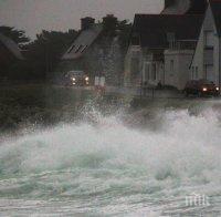 Мълнии и ураганни ветрове удариха Франция