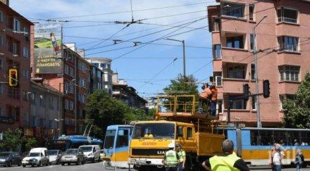 последните минути тапа блокира петте кьошета скъсана тролейна жица