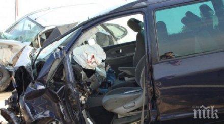 зверска катастрофа двама ранени месечно бебе оцеля сред смачканите ламарини