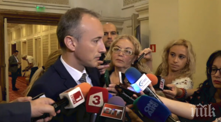 извънредно пик министърът образованието красимир вълчев служителите носят отговорност грешката матурата