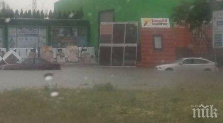 страшен дъжд изсипа стара загора наводни улиците видео