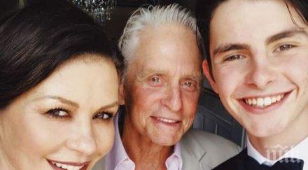 катрин зита джоунс майкъл дъглас изпратиха абитуриент