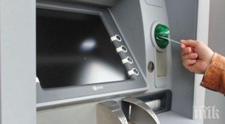 белезници арестуваха българи точили данни банкомати три големи летища италия