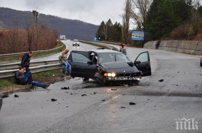 Зверско меле край Ловеч, петима са ранени