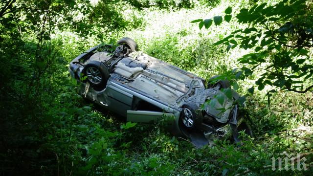 СТРАХОВИТ ИНЦИДЕНТ! Младежи оцеляха по чудо след полет в 20-метрова пропаст!
