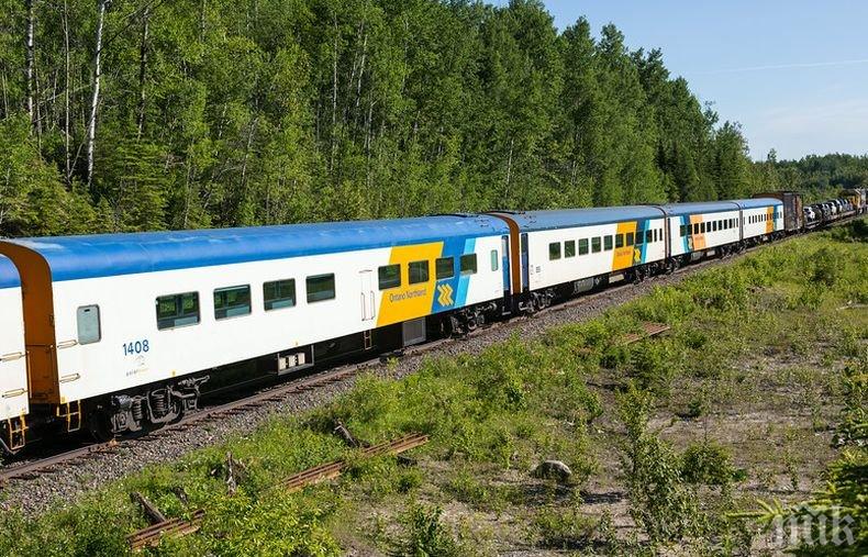 Пътнически влак дерайлира в Канада, няколко души са леко пострадали