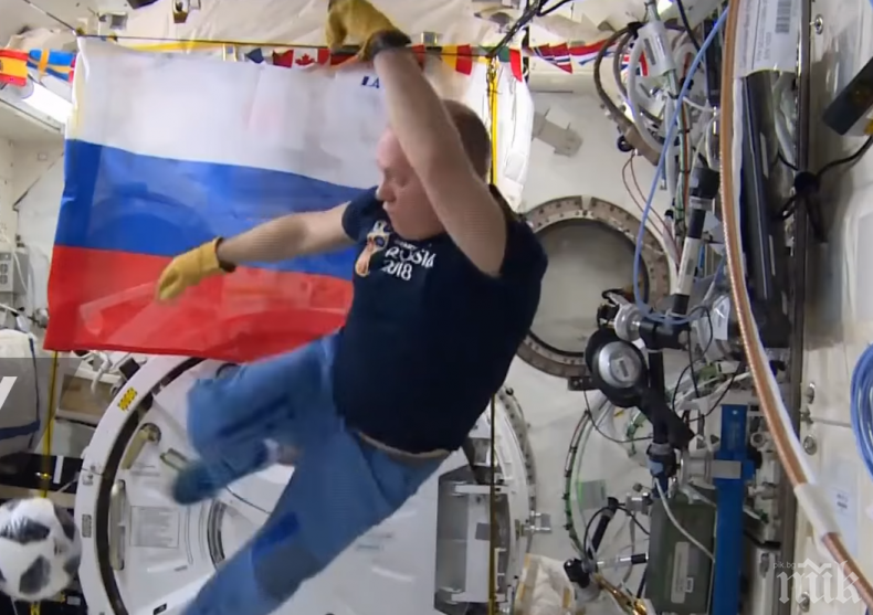 ПРЕДИ СВЕТОВНОТО! Руски космонавти играха футбол на МКС (ВИДЕО)