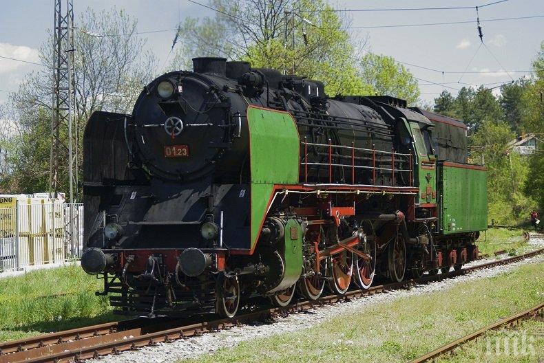 БДЖ организира атракционни пътувания с парен локомотив между София и Банкя