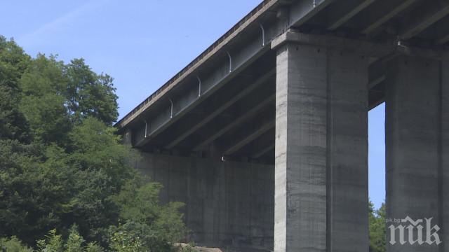 Правим ударни ремонти по пътищата в разгара на лятото