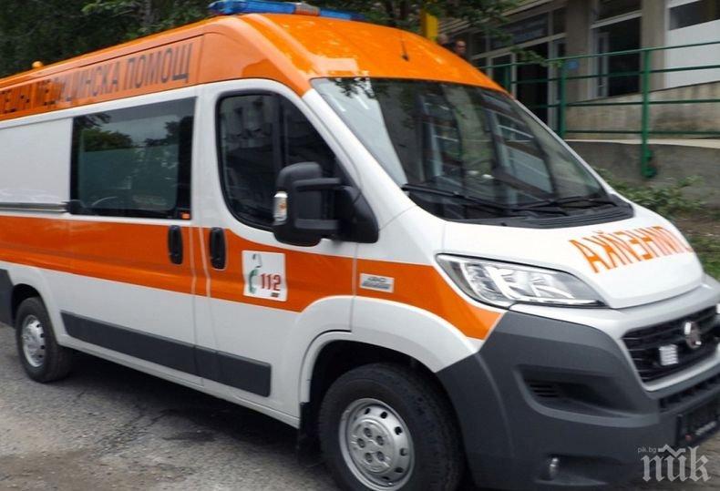 Работник е в болница с две счупени ребра след падане от стълба на строеж край Пловдив