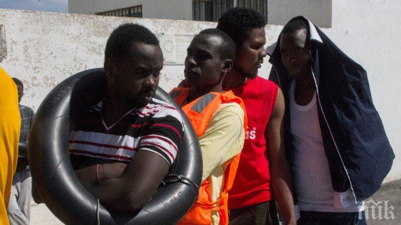 Най-малко 35 мигранти се удавиха край Тунис