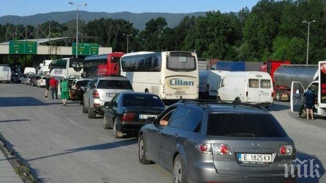 Затруднен е трафикът на ГКПП Кулата