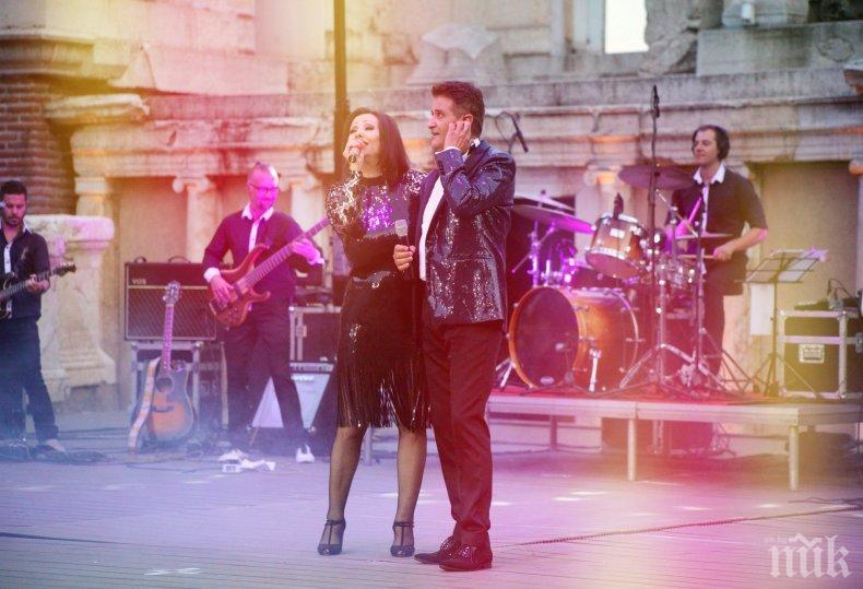 САМО В ПИК! Ритонката се пусна по минижуп в Пловдив - призна за шуробаджанащина в бенда (СНИМКИ)