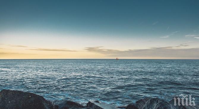 Лодка се обърна в Черно море - един загина, а друг изчезна