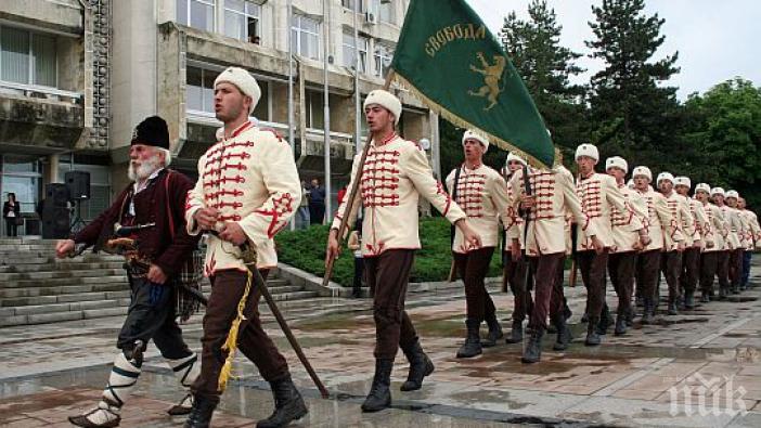 Над 500 души тръгнаха по стъпките на четата на Таньо войвода