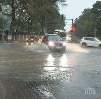 АПЕЛ! При бедствия като потопа във Варна, не излизайте с колите си