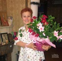 Мая Нешкова дари с икона ловешките медици (СНИМКА)