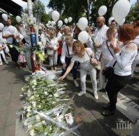 Хиляди положиха бели рози на мястото на терористичната атака в Лиеж