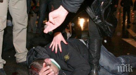 банда тийнейджъри нападнаха младеж посред нощ пребиха метални палки