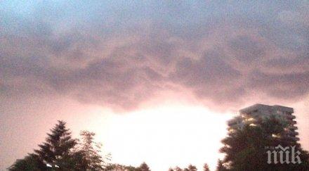 бури градушки сряда небето праща гръмотевици дъжд следобед